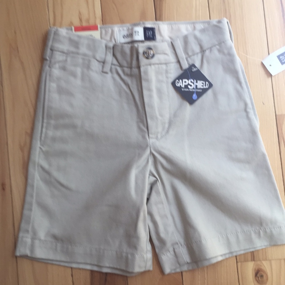 Gap khaki shorts - new with tags